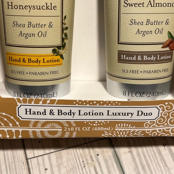 A LA MAISON Je Provence honeysuckle Argan sweet almond Hand & Body Lotion Duo - Picture 4 of 6